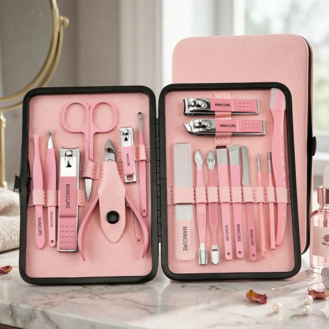 Комплект за маникюр от 18 части в елегантен розов калъф
