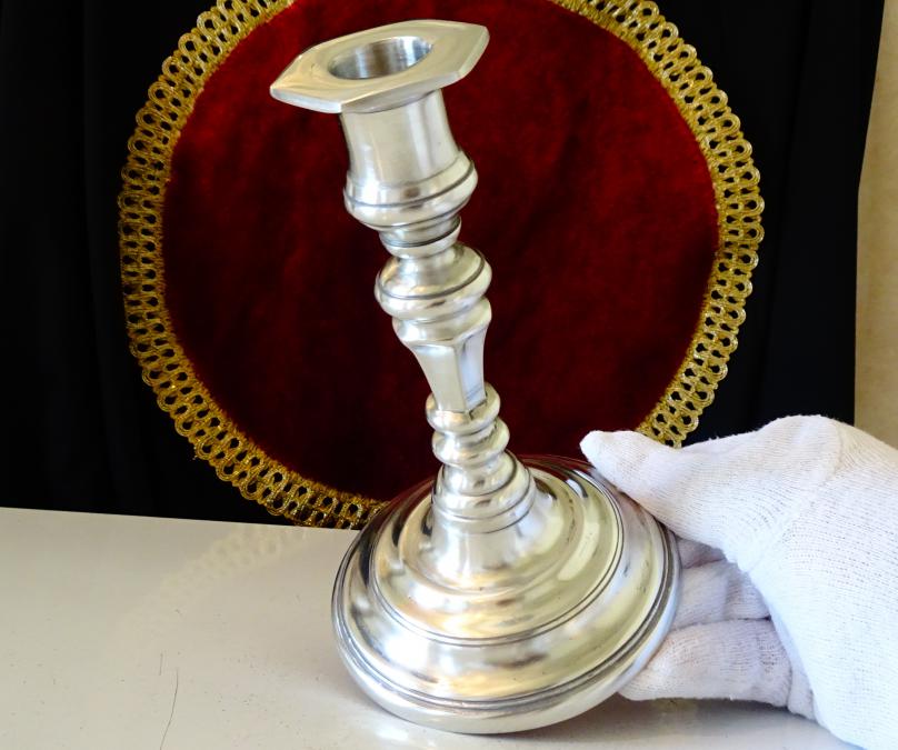 Едуардиански калаен свещник 520 гр.