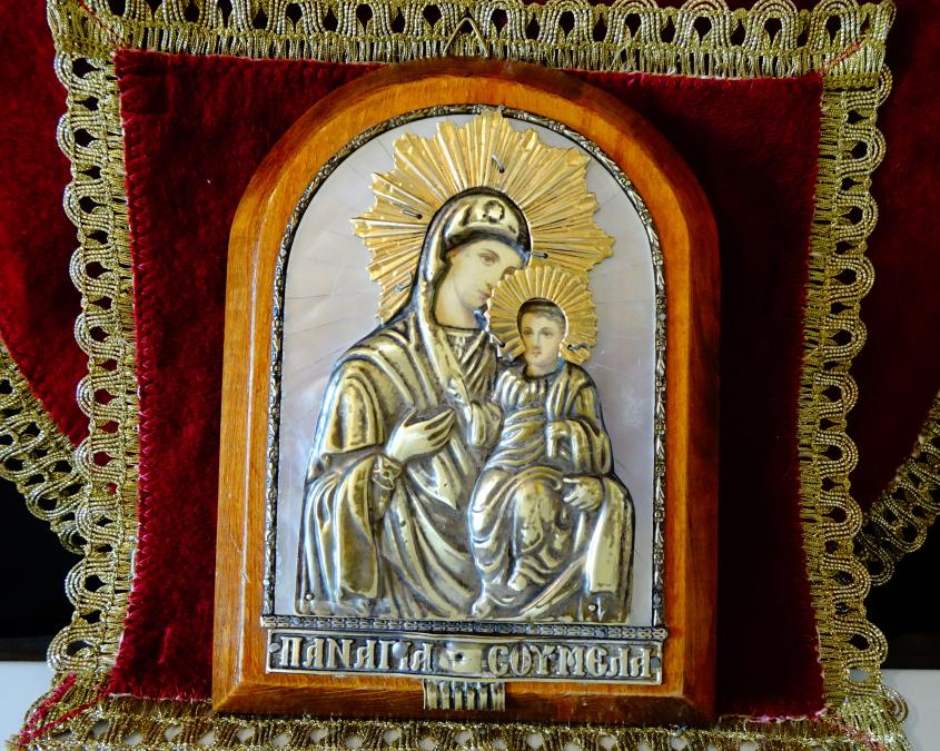 Старинна икона Св. Богородица Сумела, седеф, позлата.