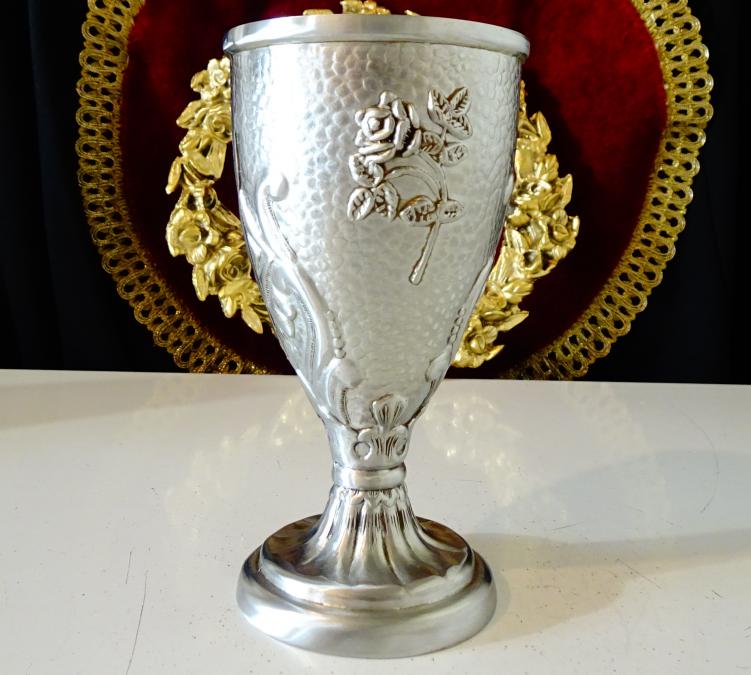 Калаен бокал, чаша за вино, роза, орнаменти Art Deco.