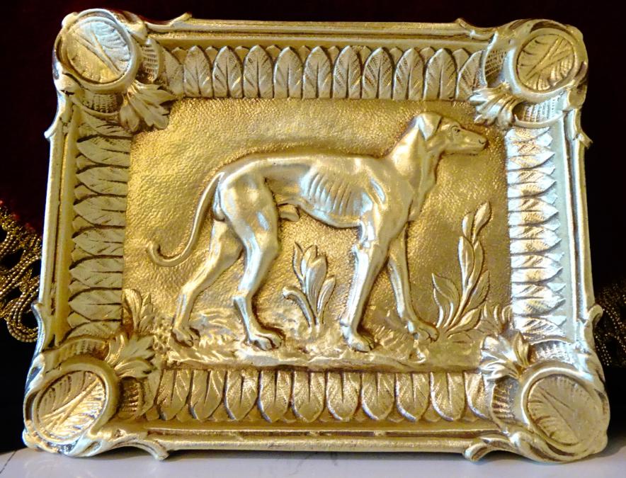 Бронзов пепелник с ловно Куче, Art Nouveau.