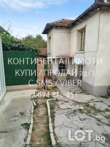 Код 70017. Двуетажна компактна тухлена къща 60м2 с двор 290м2 в център
