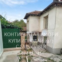 Код 70017. Двуетажна компактна тухлена къща 60м2 с двор 290м2 в център