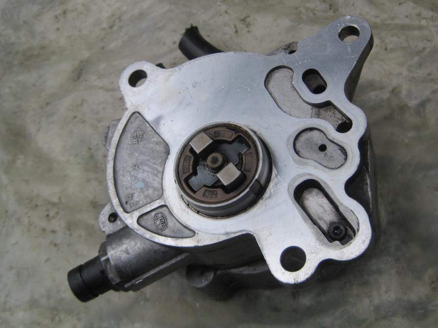 Вакуум помпа 03g145209c Bosch Пасат 6 2,0тди VW Passat 6 Audi A6 4fc6