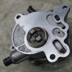 Вакуум помпа 03g145209c Bosch Пасат 6 2,0тди VW Passat 6 Audi A6 4fc6