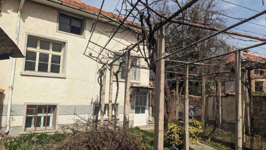 Продавам къща