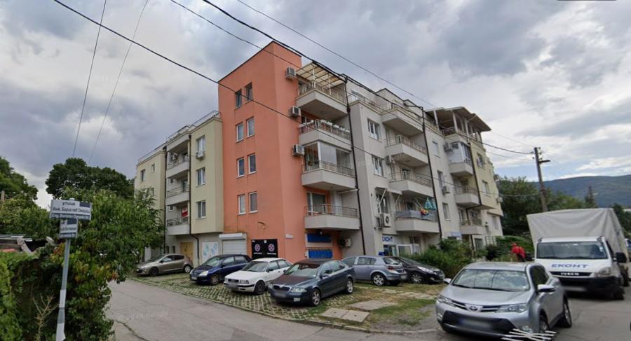 Търговски обект със статут на магазин, близо до гара Горна баня