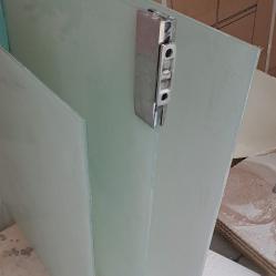 стъклените врати