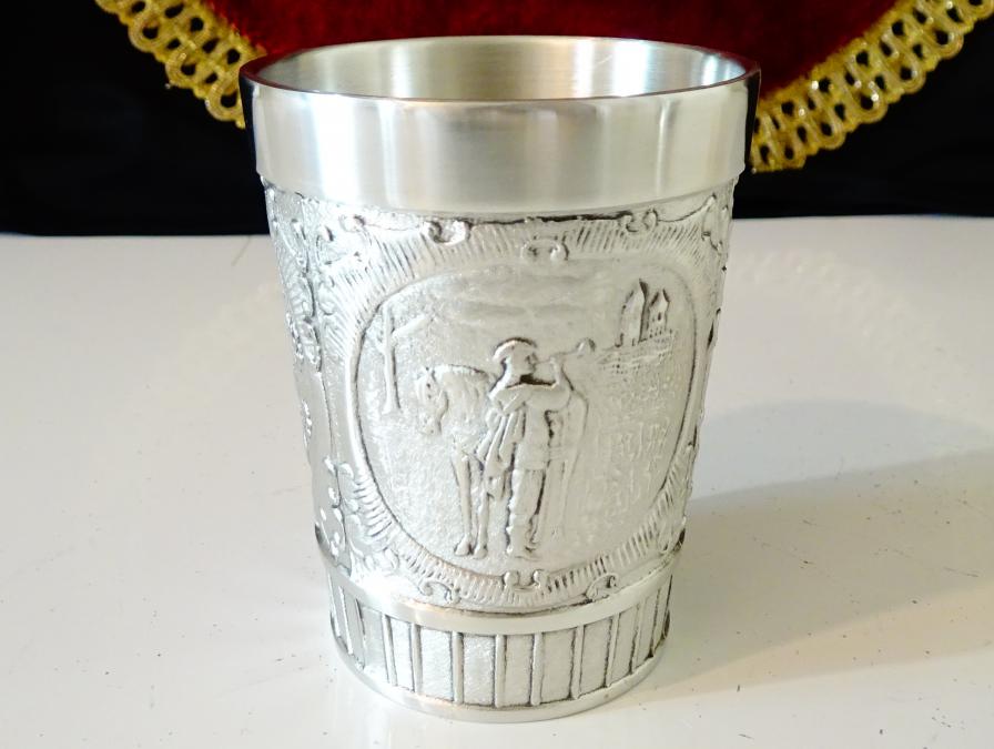 Калаена чаша за вино, конник, ангел, ловен знак.