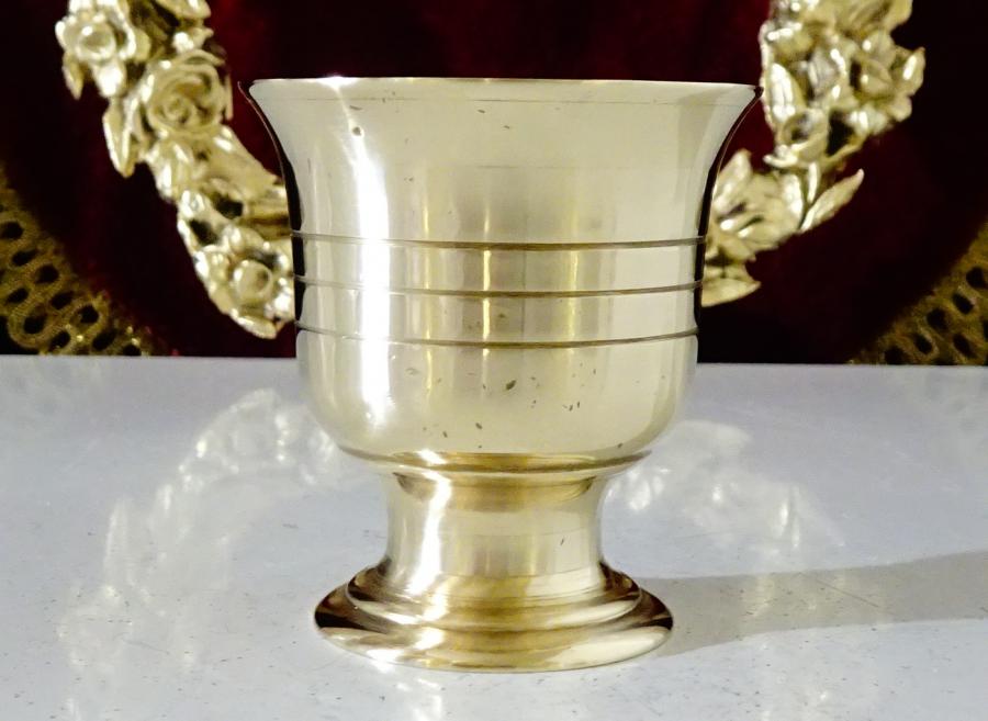 Бронзова чаша за ракия 80 мл., на столче.