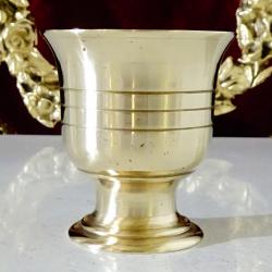 Бронзова чаша за ракия 80 мл., на столче.