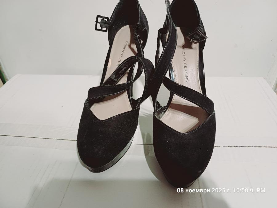 Черни обувки на висок ток