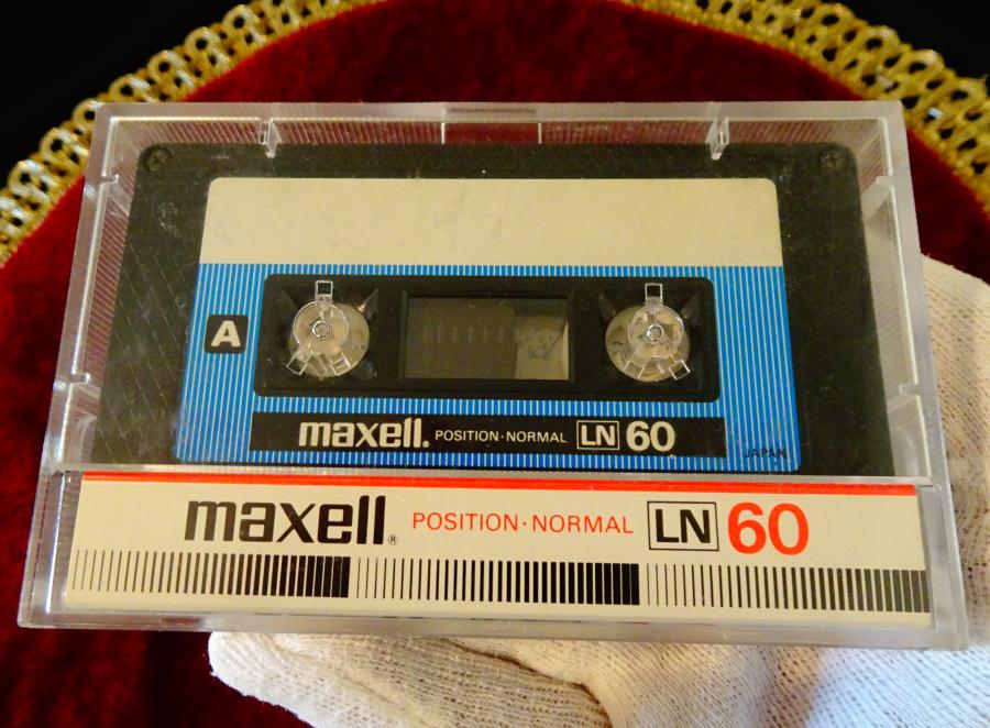 Maxell Ln60 аудиокасета с диско музика.
