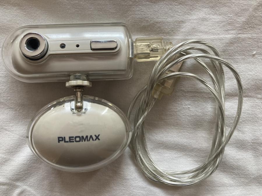 Продавам web camera Pleomax