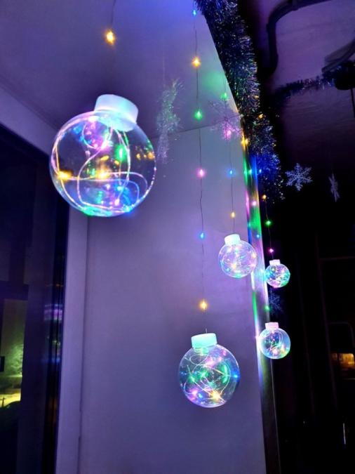 Празнични LED светлини топка с 10 топки в бяла студена и бяла топла с