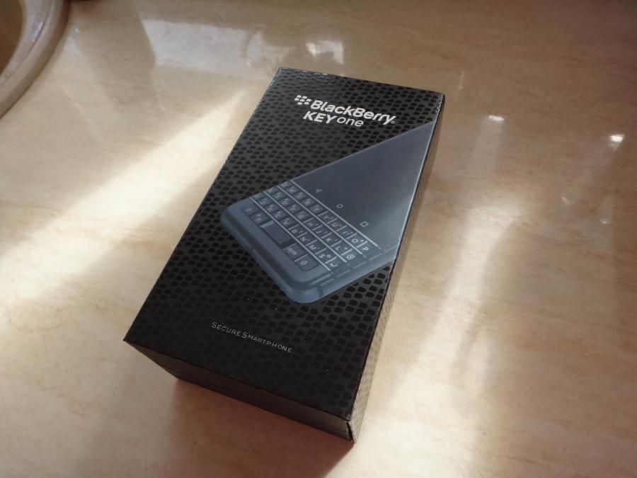 Blackberry Key One батерия и кутия