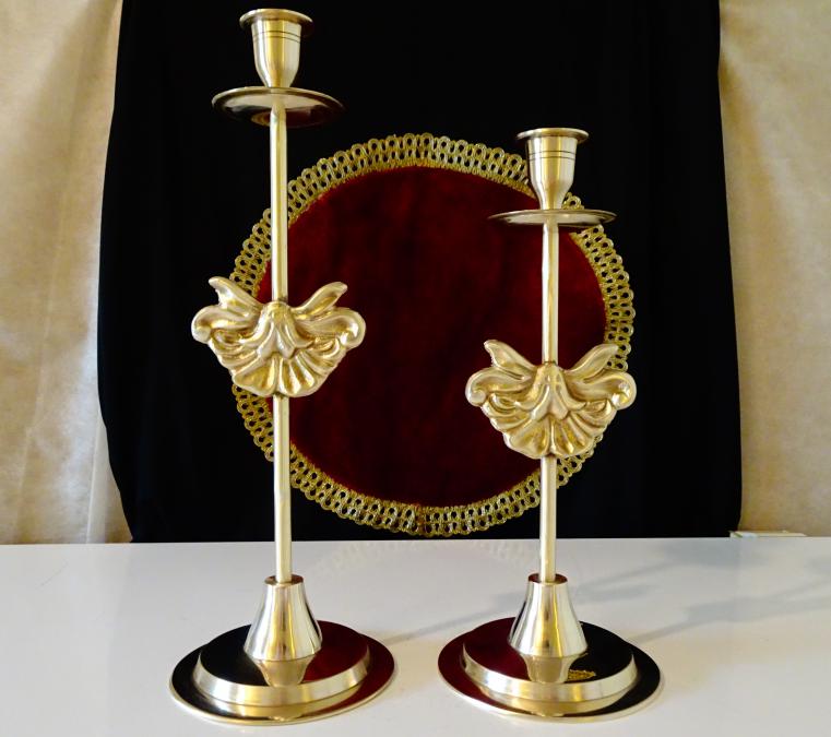 Бронзов свещник с барокова декорация, висок.