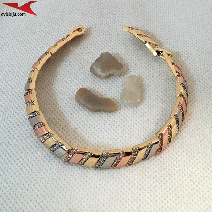 Гривна с 14К златно покритие и с цирконий