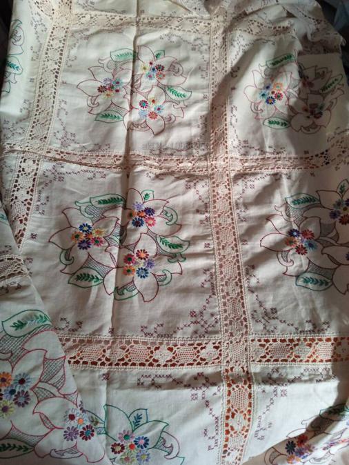 Покривка ръчно изработена 164 125 см