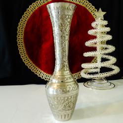 Посребрена бронзова ваза, гравирани орнаменти, печат.