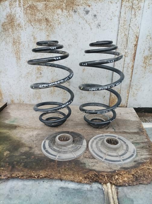 Задни пружини за Опел Астра h. Хечбек. 2005 год.