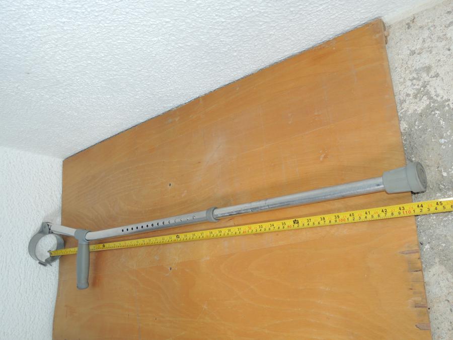 Патерица регулируема височина