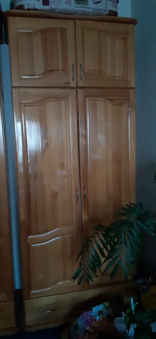 Продавам спешно Двукрилен гардероб  надстройка - дъб -ш. 90 д. 55 в. 1..