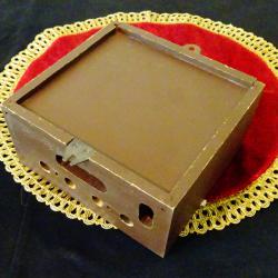Дървена кутия за механизъм на стенен часовник.