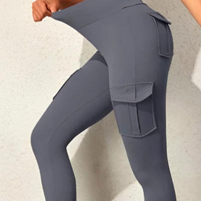 Оформящ дамски панталон с 4 джоба  Висока талия, стегната кройка и ма