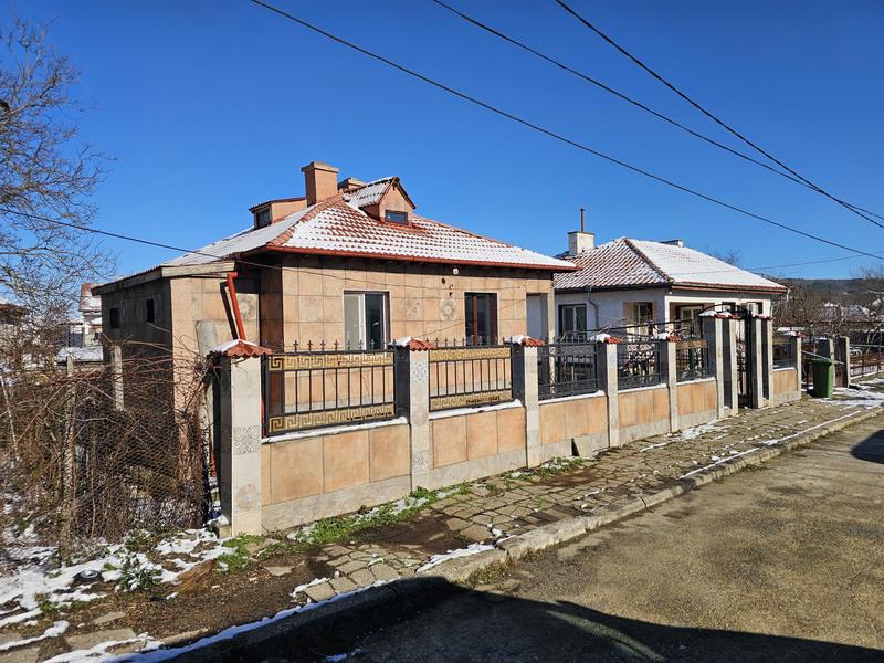 Продавам двуетажна къща в гр, Малко Търново, обл. Бургас