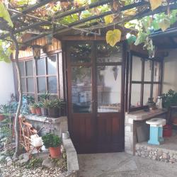 Продавам тристаен апартамент в кв. Горна Баня