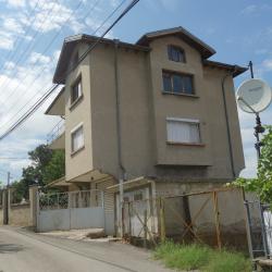 Продавам масивна триетажна къща с двор и два гаража в град Свищов - 21