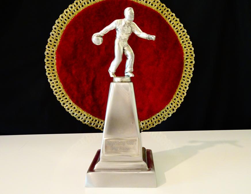Статуетка от калай Боулинг играч 1963 г.