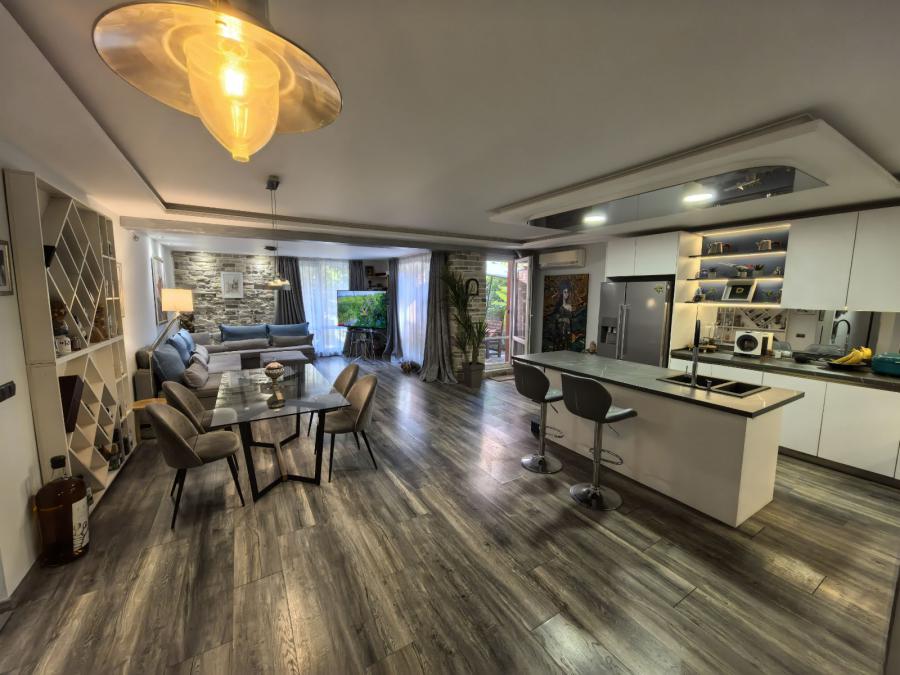 Отлично местоположение, луксозно изпълнен и обзаведен