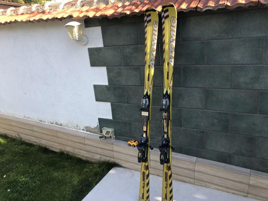 Ски Atomic Beta Race