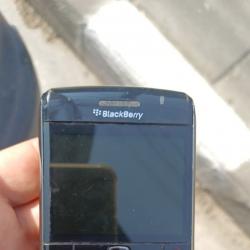 Blackberry Curve 8900  класически бизнес телефон с физическа клавиату