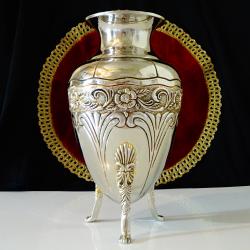 Посребрена медна ваза на крачета 870 гр., Арт Нуво.