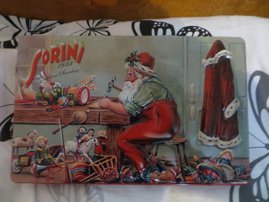 Метална кутия от бонбони