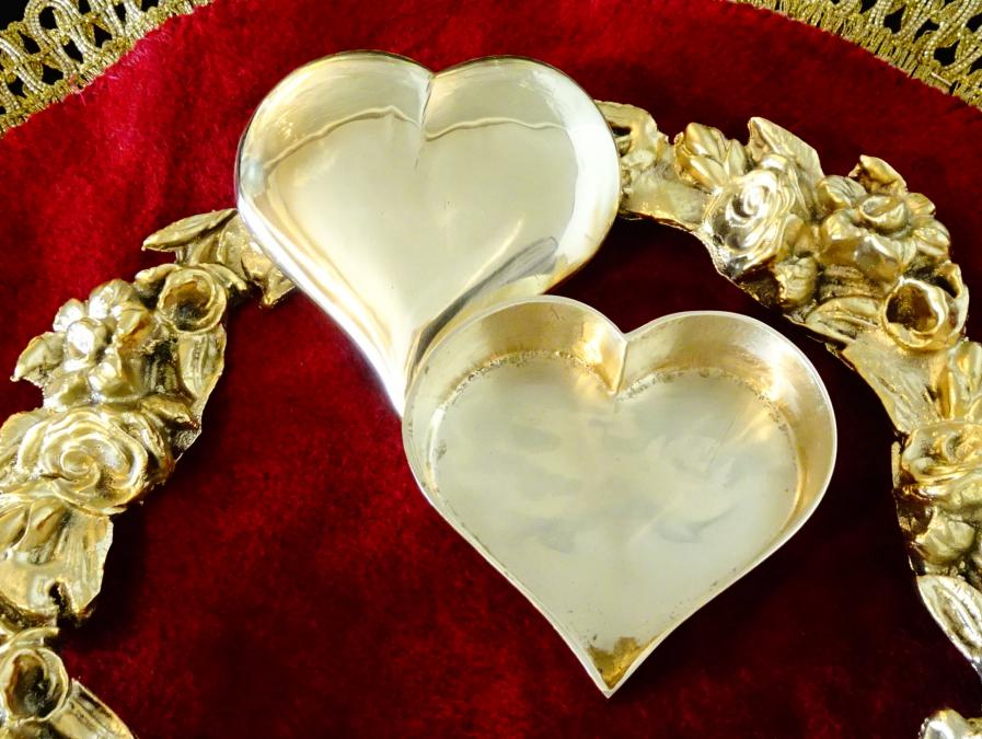 Бронзова кутия за бижута Сърце.