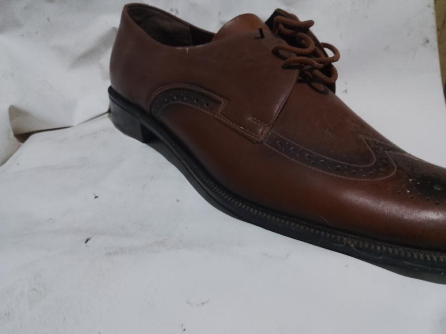 Кафяви кожени обувки