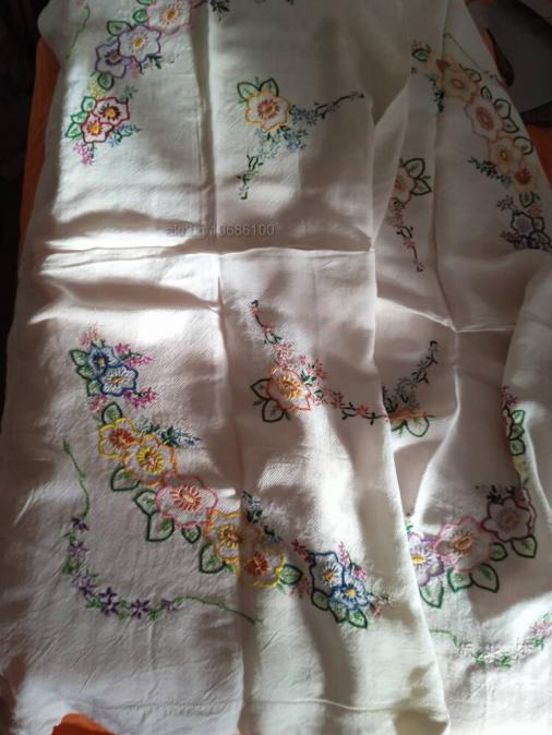 Покривка ръчно изработена 120 110 см