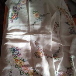 Покривка ръчно изработена 120 110 см