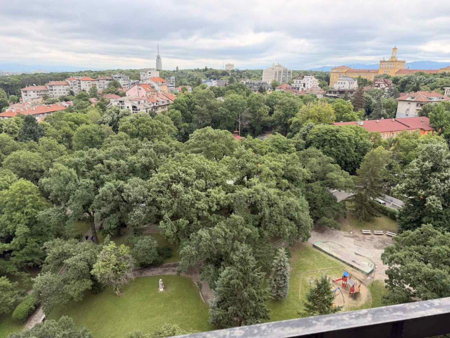 Изключително местоположение, до парк Резиденция Лозенец