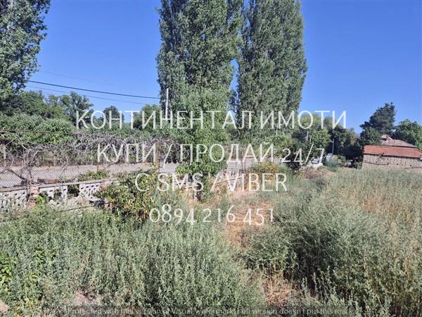 Код 63097. Дворно място 570м2 за жилищно строителство. Намира се до Дв