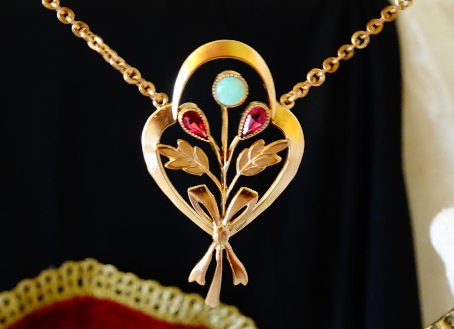 Колие с огнен опал, рубини, 14 K позлата, дубле.