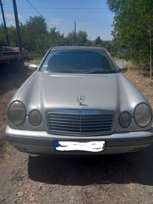 Mercedes-Benz E220, 1998г., 192000 км, 666 лв.