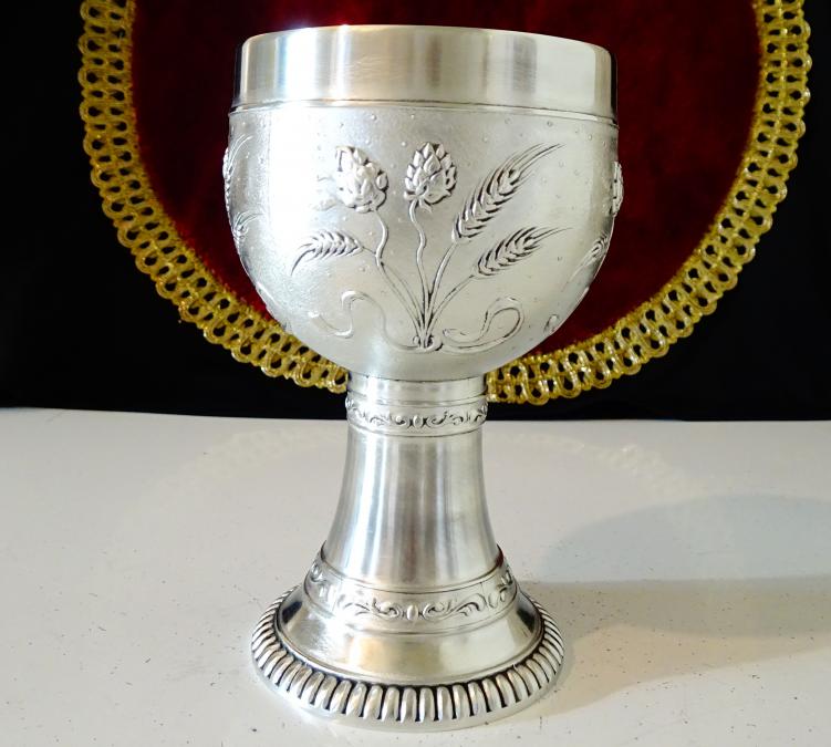 Калаен бокал за вино, ечемик, хмел, орнаменти Art Nouveau.