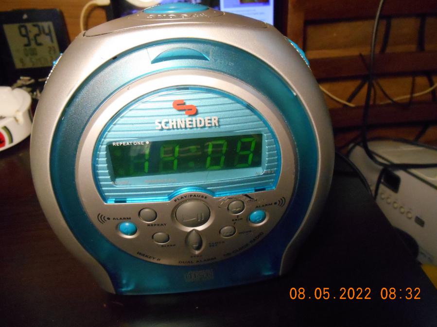 Schneider Wakey ll - radio cd clock alarm