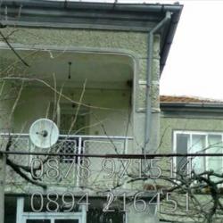 Кодо. 23165 Двуетажна тухлена гредоред къща 160м2 с ограден двор 720м2