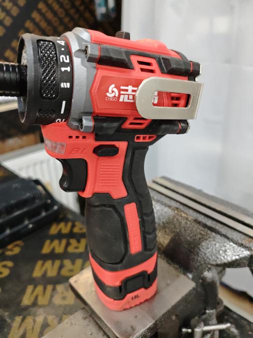 Акумулаторен безчетков винтоверт 1 4 inch